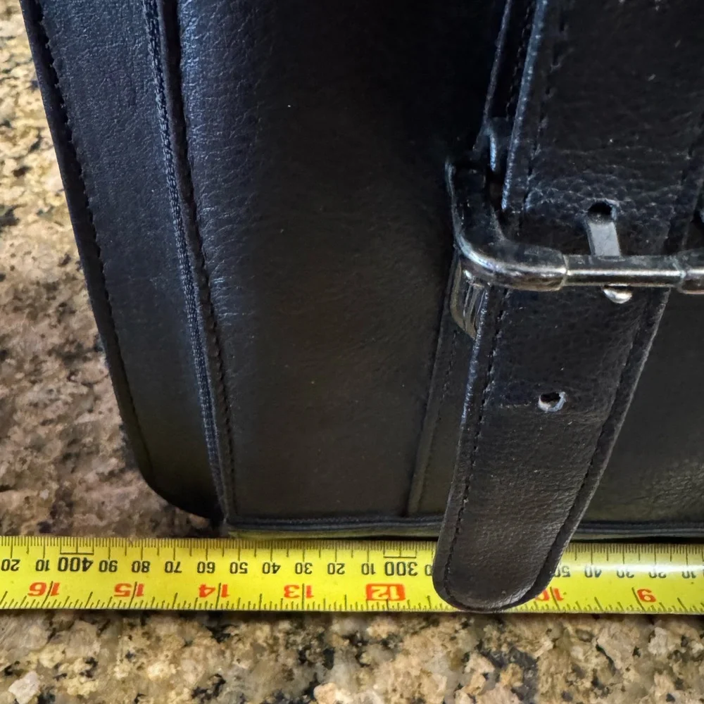 Nice High End Targus Black Leather Men's Briefcase Laptop Shoulder Carry On Bag